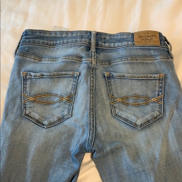 Abercrombie Light Wash Skinny Jeans - Picture 4 of 4